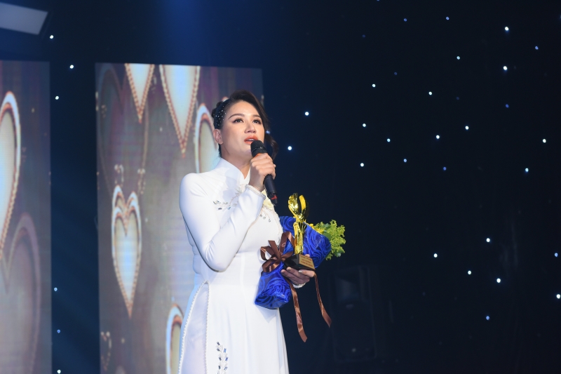 giải thưởng Chim Én 2020 đã thuộc về cựu siêu mẫu Trang Trần